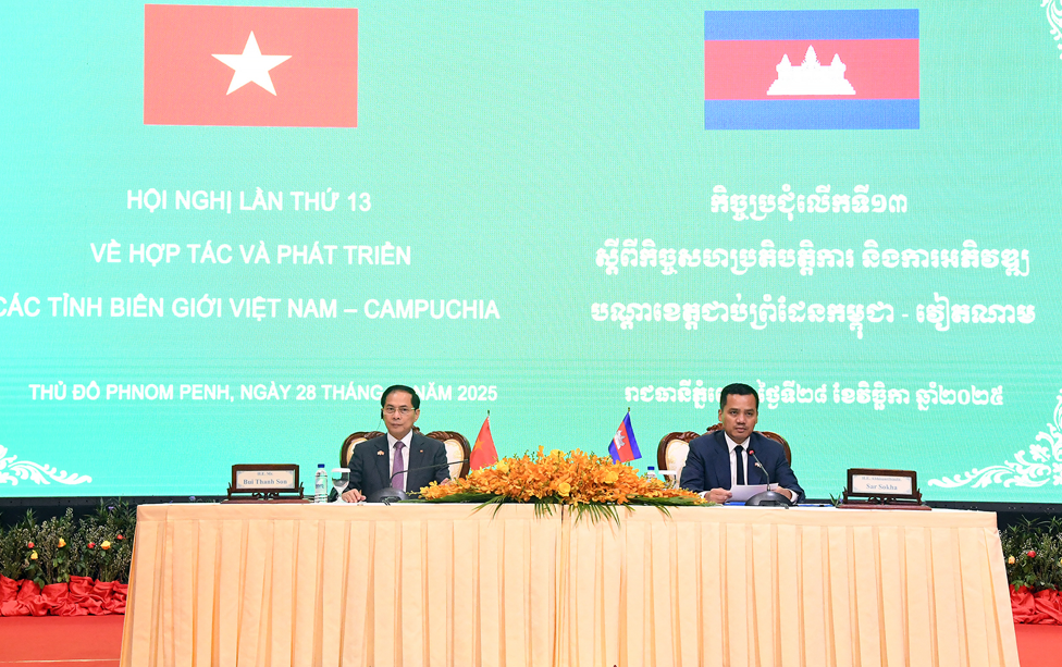 Tăng cường quan hệ và hợp tác giữa các tỉnh biên giới Việt Nam - Campuchia